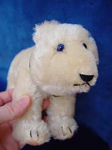 Rare Vintage STEIFF Polar Bear, with button.