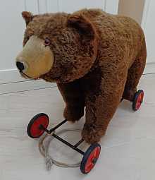 A beautiful vintage German STEIFF wheels bear, brown mohair, made in US Zone dated about 1949.