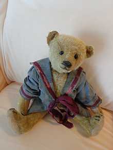 Antique STEIFF teddy bear with shoe button eyes, dated about 1910.