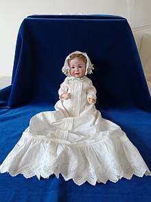 Antique bisque head doll, adorable characterbaby made by Kämmer & Reinhardt Simon & Halbig, made about 1911.
